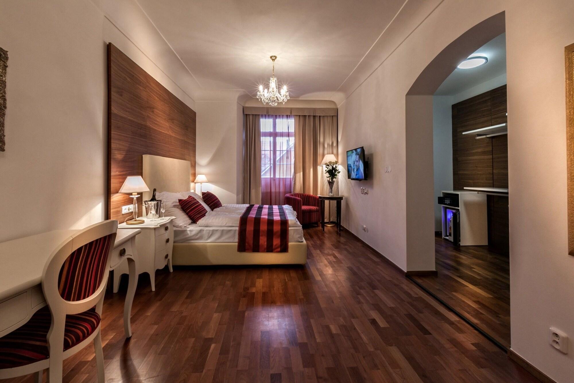 Little King Hotel U Malvaze 4*