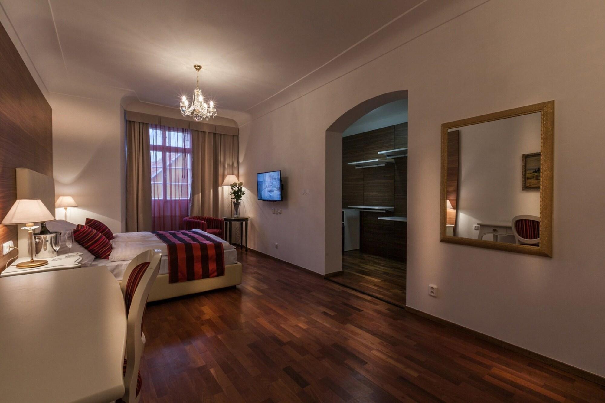 Hotel Little King Hotel U Malvaze 4*