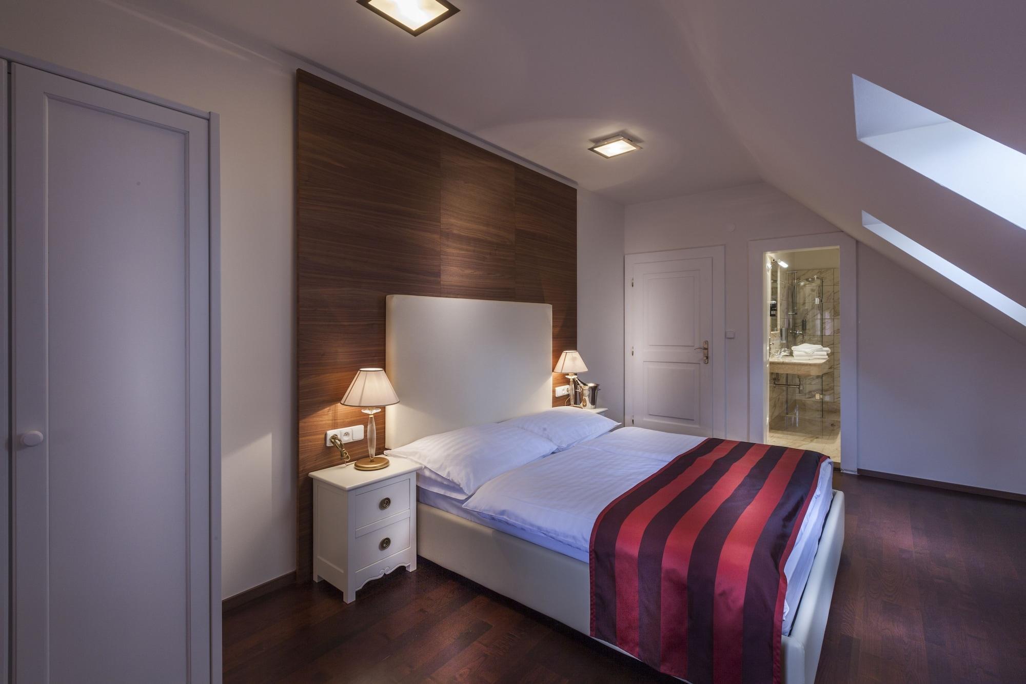 Little King Hotel U Malvaze 4*