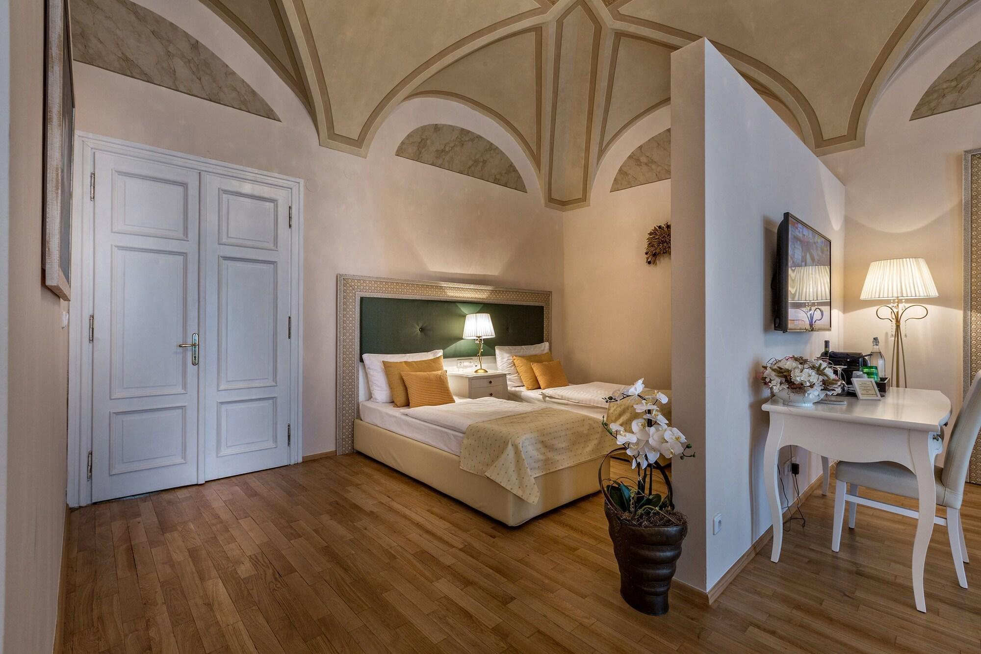 Little King Hotel U Malvaze Hotel 4*