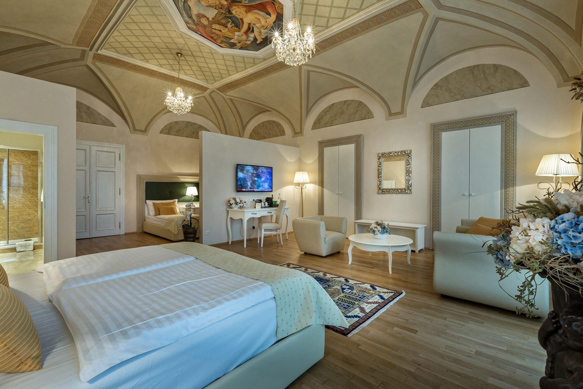 Little King Hotel U Malvaze Hotel 4*