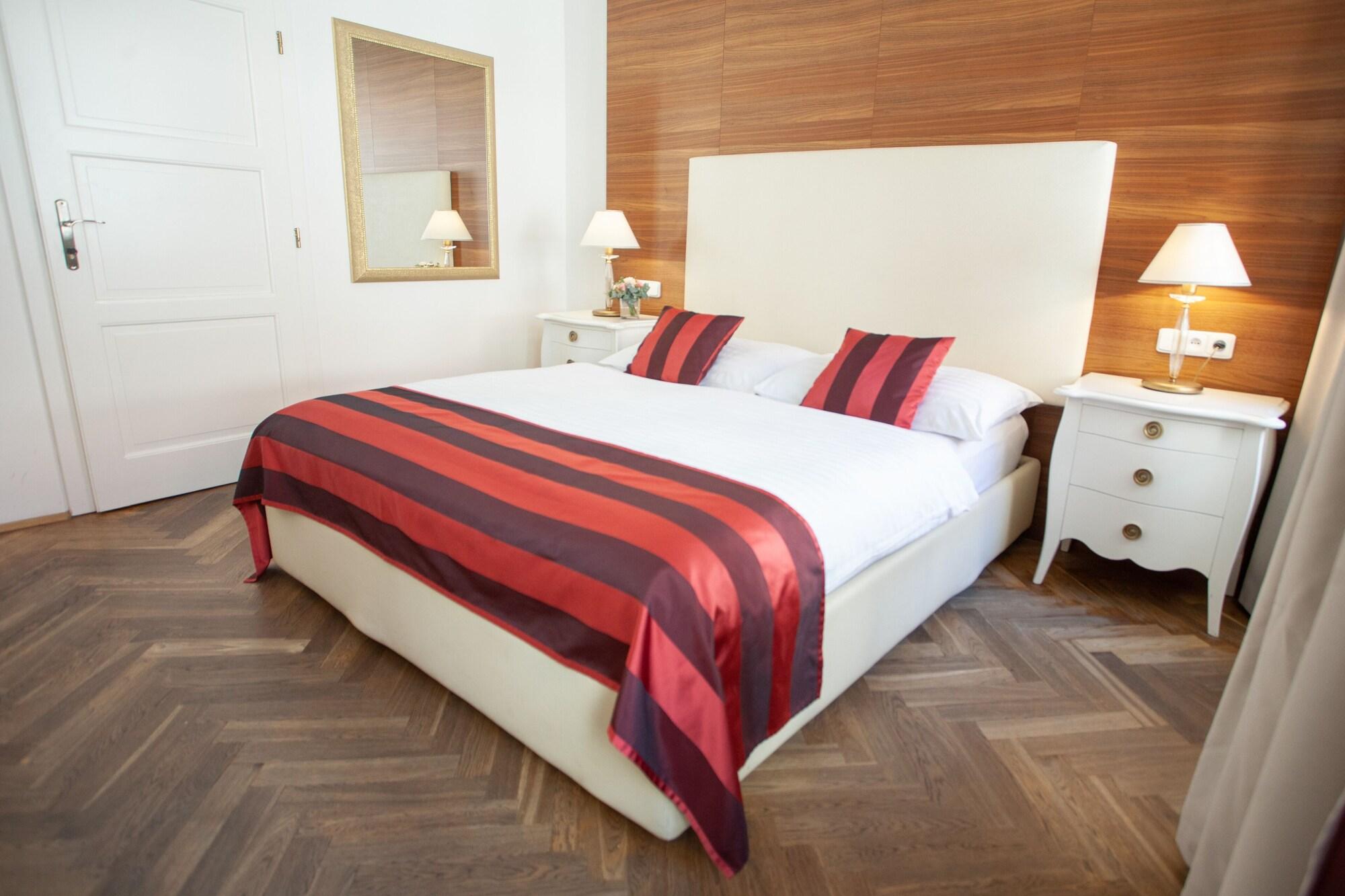 Little King Hotel U Malvaze 4*