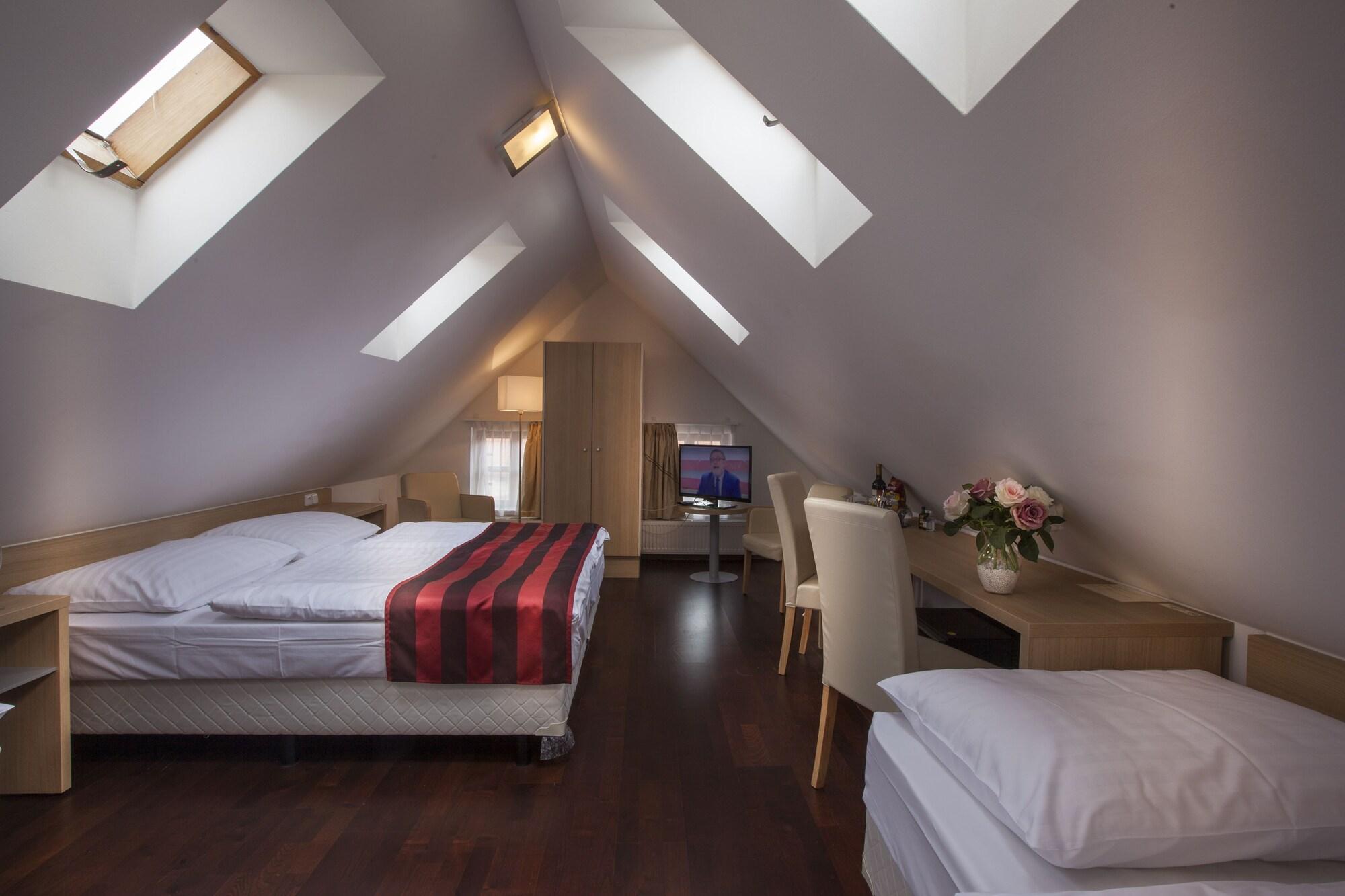 Little King Hotel U Malvaze Hotel 4*