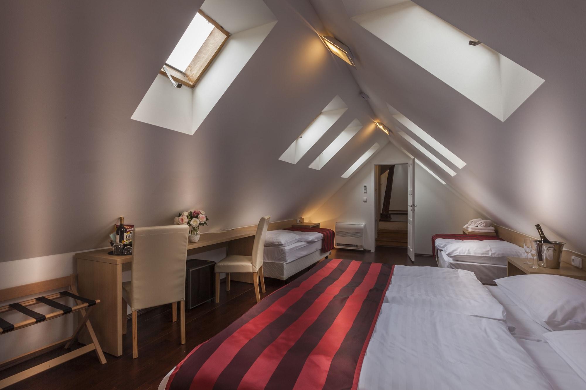 Little King Hotel U Malvaze Hotel
