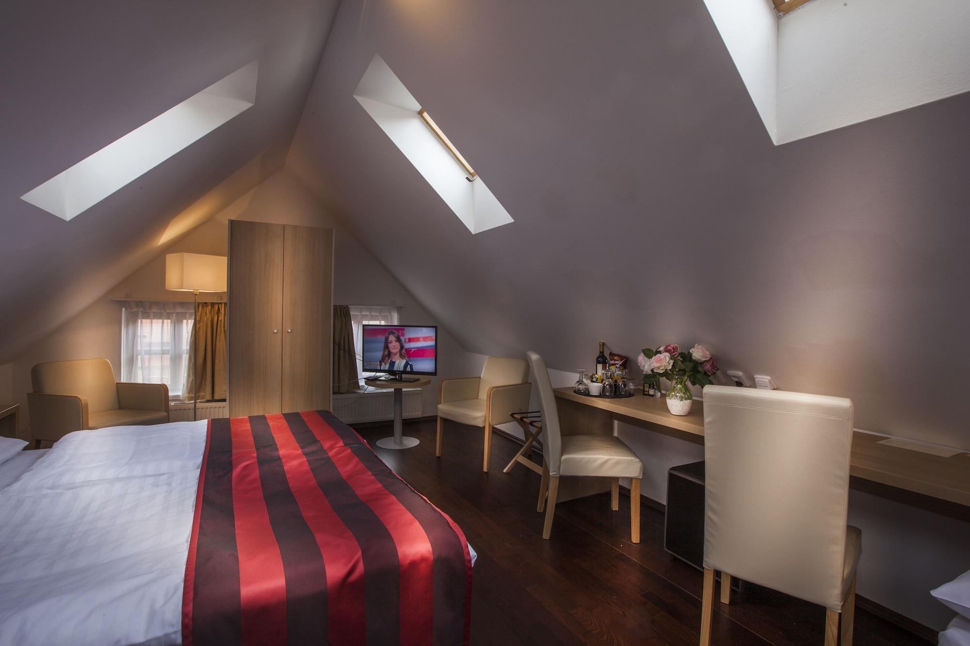 Little King Hotel U Malvaze 4*