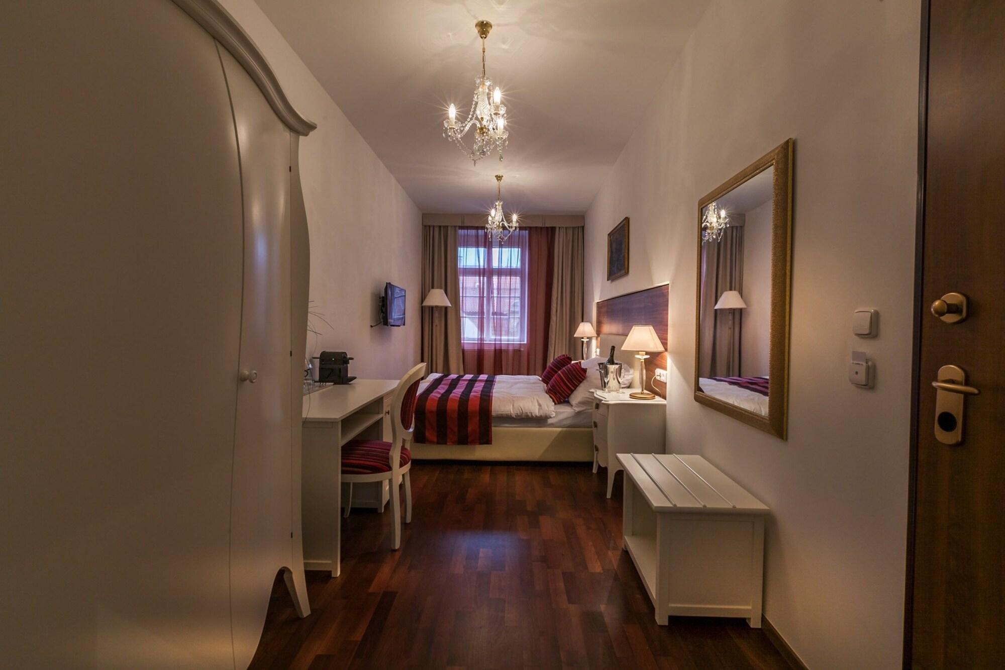 Little King Hotel U Malvaze 4*