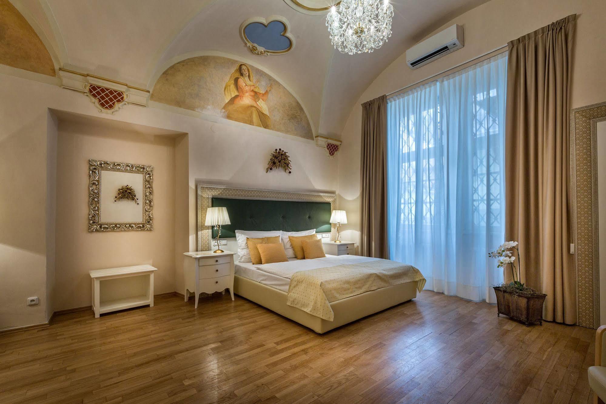 Little King Hotel U Malvaze Prague